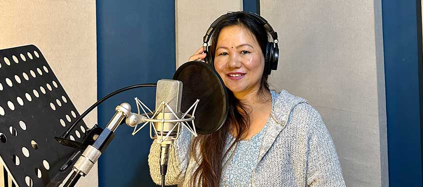 ‘मिरमिरे’को गीतमा दयाहाङ पत्नी बेनुकाको स्वर